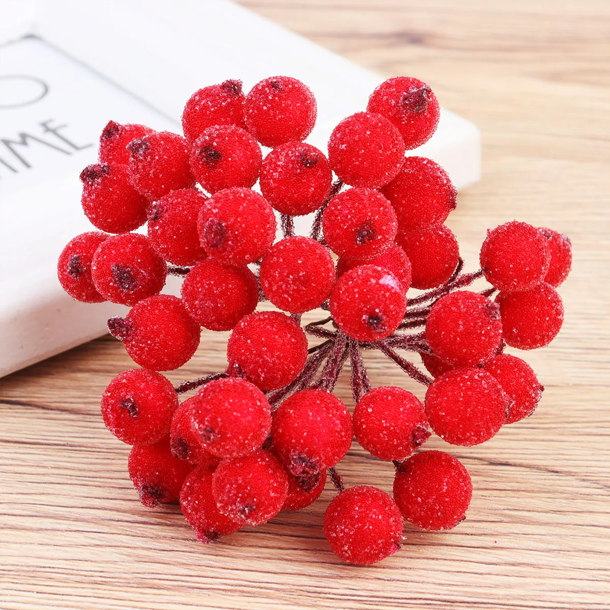

400 Pcs Artificial Berry nament H made Materials Christmas Decor Berry Picks DIY Accessories Holiday Event Decorations