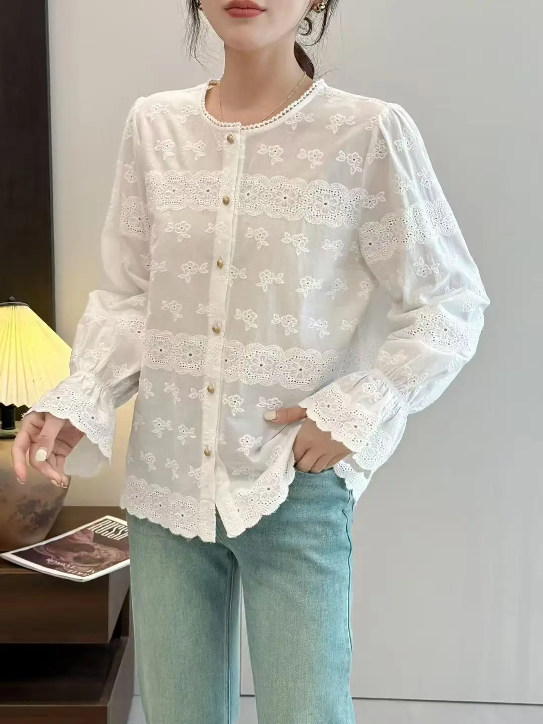 جديد 2025 الخريف قميص قطني بكم طويل ، المرأة س الرقبة التطريز الجوف خارج ، موري فتاة مزاجه شيك بلوزة فضفاضة T58623CC