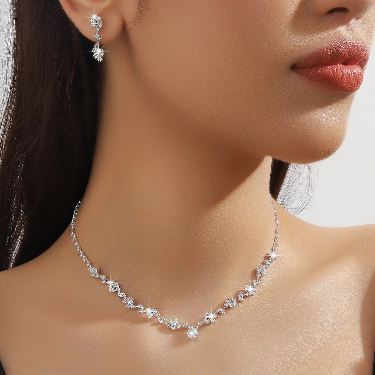Broken Diamond Flower Cluster Necklace Earrings Jewelry Set Clavicle Chain Pendant Earrings Women's Banquet Accessories