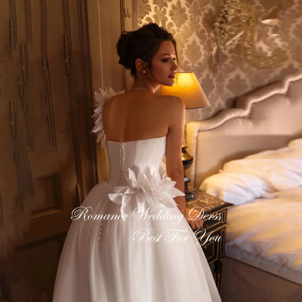 Abito da sposa classico a pieghe con fiori a trapezio 2026 Sweetheart senza maniche con una spalla aperta sul retro Tulle Abiti da sposa personalizzati