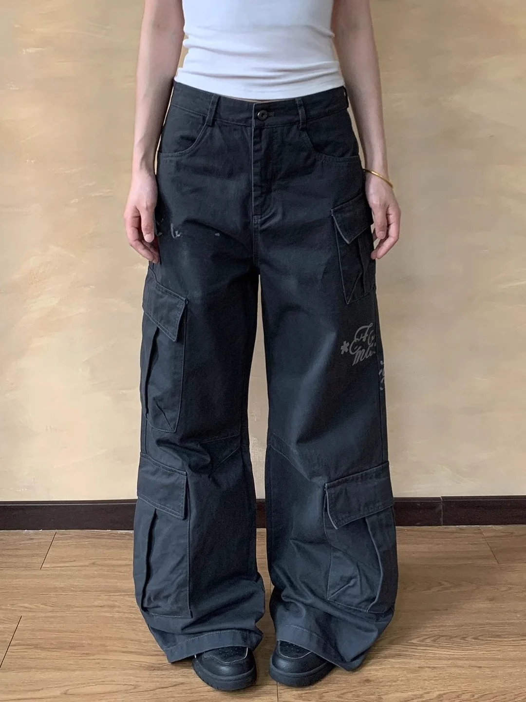 

American Retro Lettered Multi-ket Workwear Jeans Loose Street Sle Wide Leg Pants for Couples Casual Loose Fit Jeans