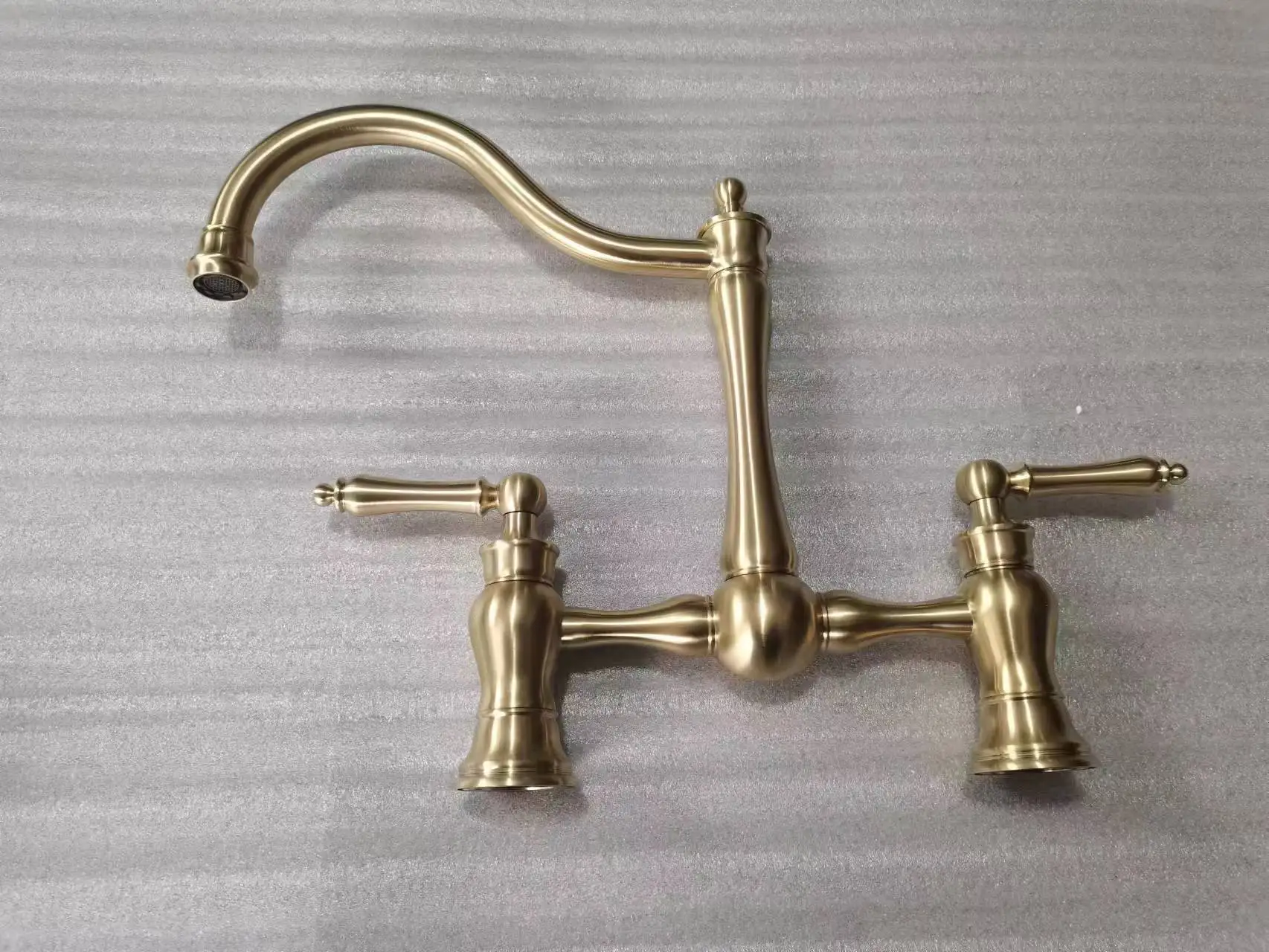 Lead-free retro kitchen faucet All copper pulling faucet Brushed zirconium gold