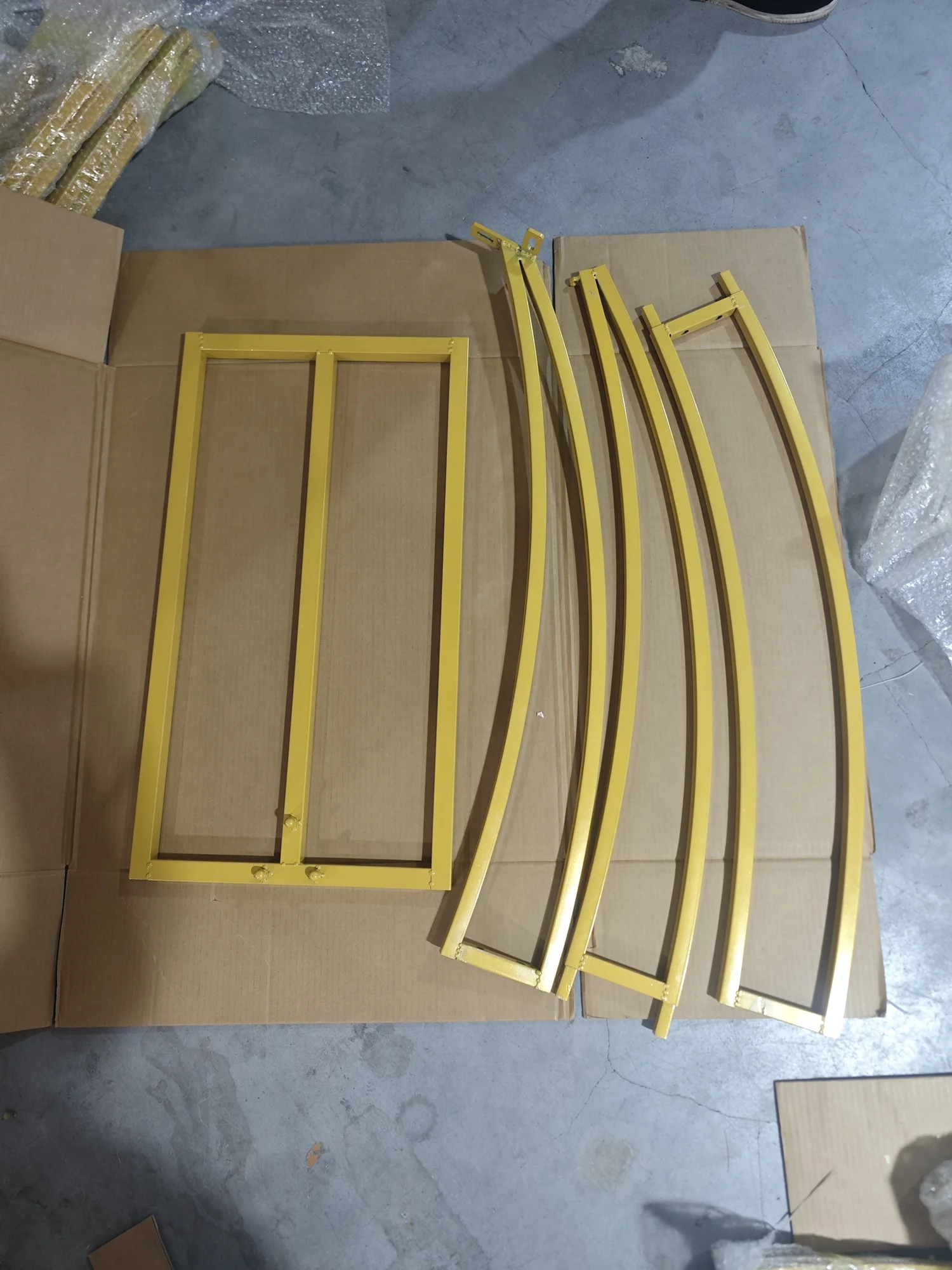 2 Stück Goldene Mondförmige Hochzeitsbogen-Kronleuchterständer, Gebogener Hängelampenhalter für Geburtstagsfeier, Brautparty, Eventdekoration – Detail 4