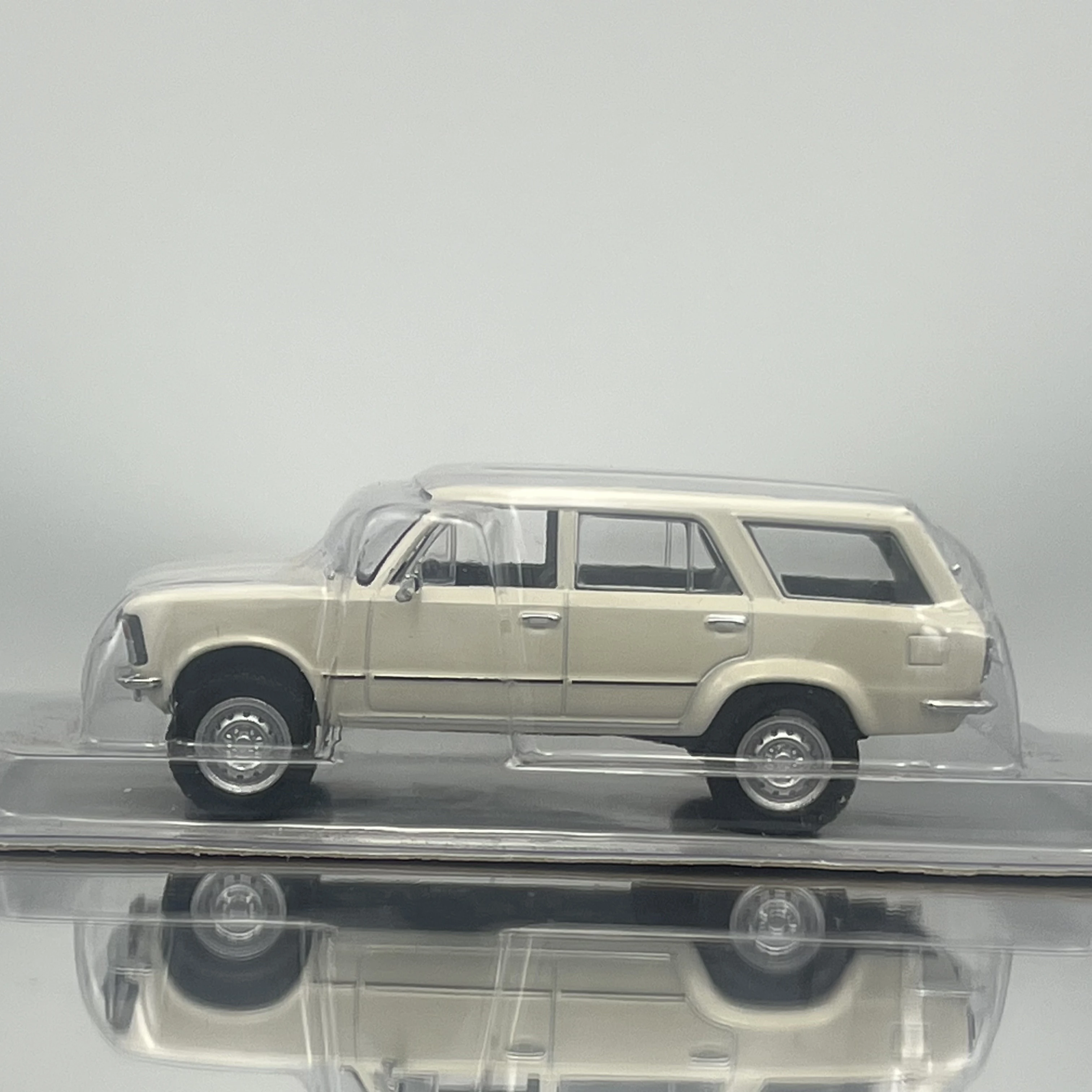 

Литая под давлением масштаб 1/34, польская FIAT-FSO 125P 4X4, внедорожная модель IST, модель автомобиля из сплава, Коллекционная игрушка, подарок, сувенир, украшение для дисплея