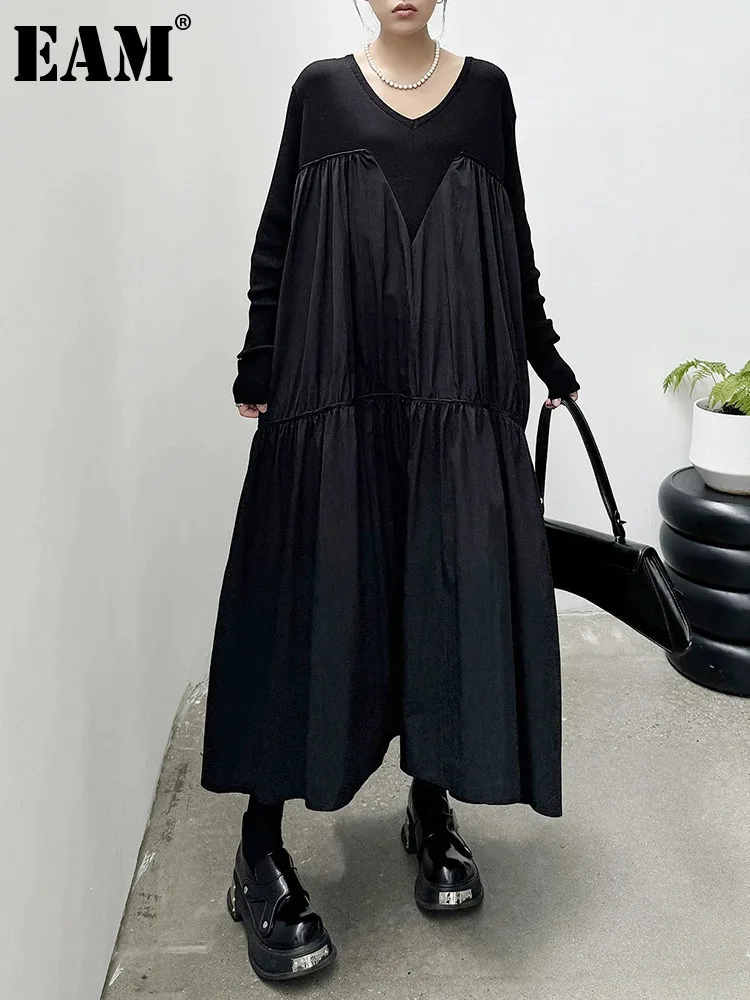 [EAM] Women Black Pleated Big Size Long Elegant Knitting Dress New V-Neck Long Sleeve Fashion Tide Spring Autumn 2024 1DH6923