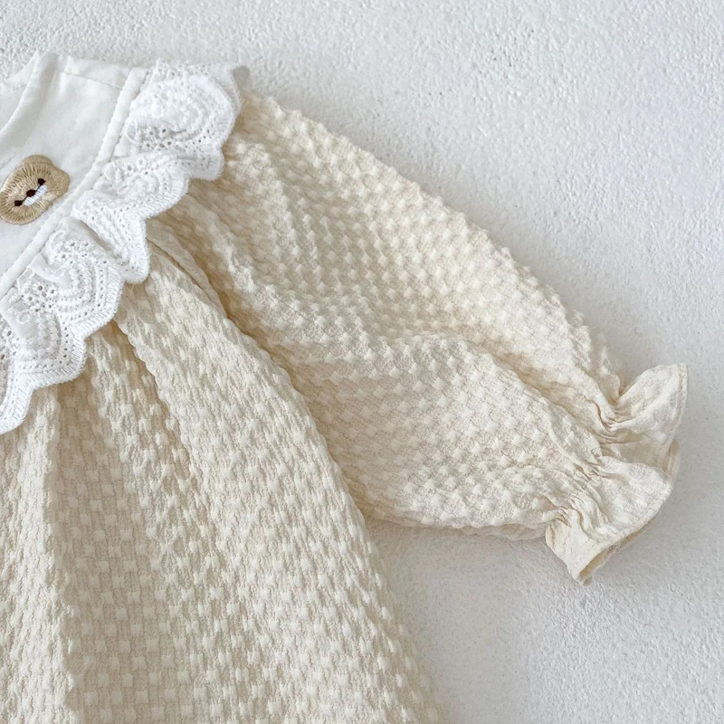 Autumn new baby clothing, 0-5-year-old female baby, simple and cute rust flower long sleeved lace round neck skirt