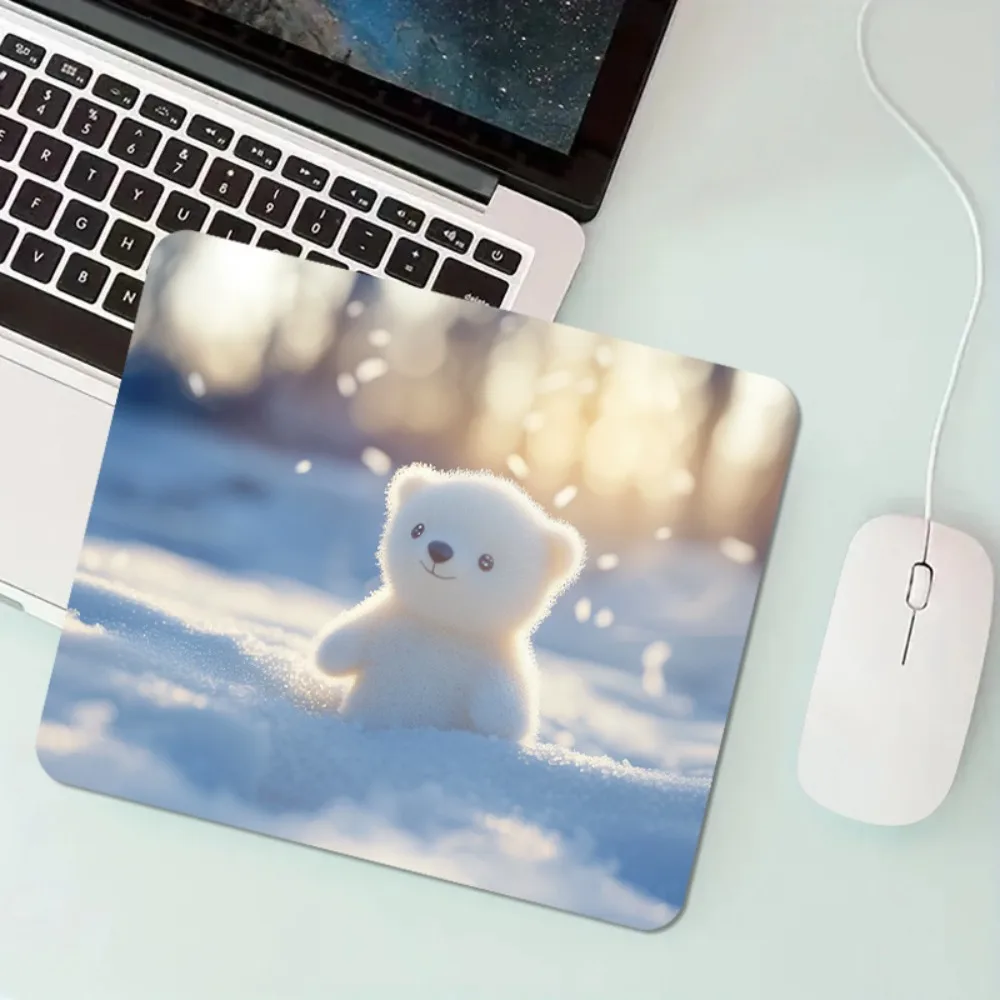 

Creative snow bear pattern anti-slip mouse pad, portable small-sized rubber, suitable for office and home use high quality