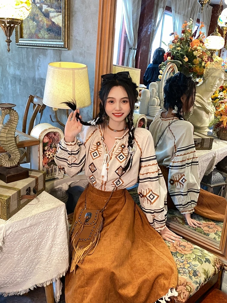 

Retro Tassel Ladies Travel Bag Versatile Shoulder Bag Rivet Tassel Small Chain Crossbody Bag for Outings And Travel