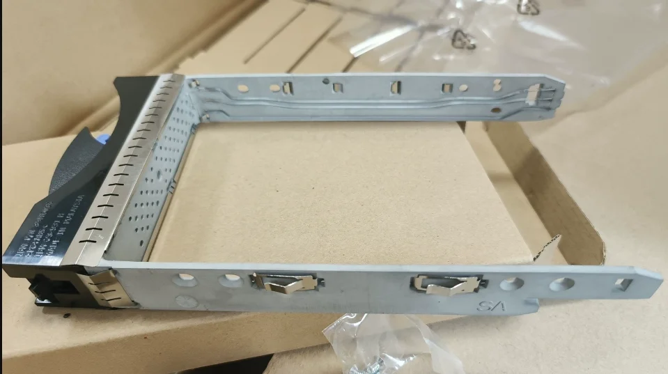 

Кронштейн для DS3512 3,5 49Y1835 hdd tray caddy 3512