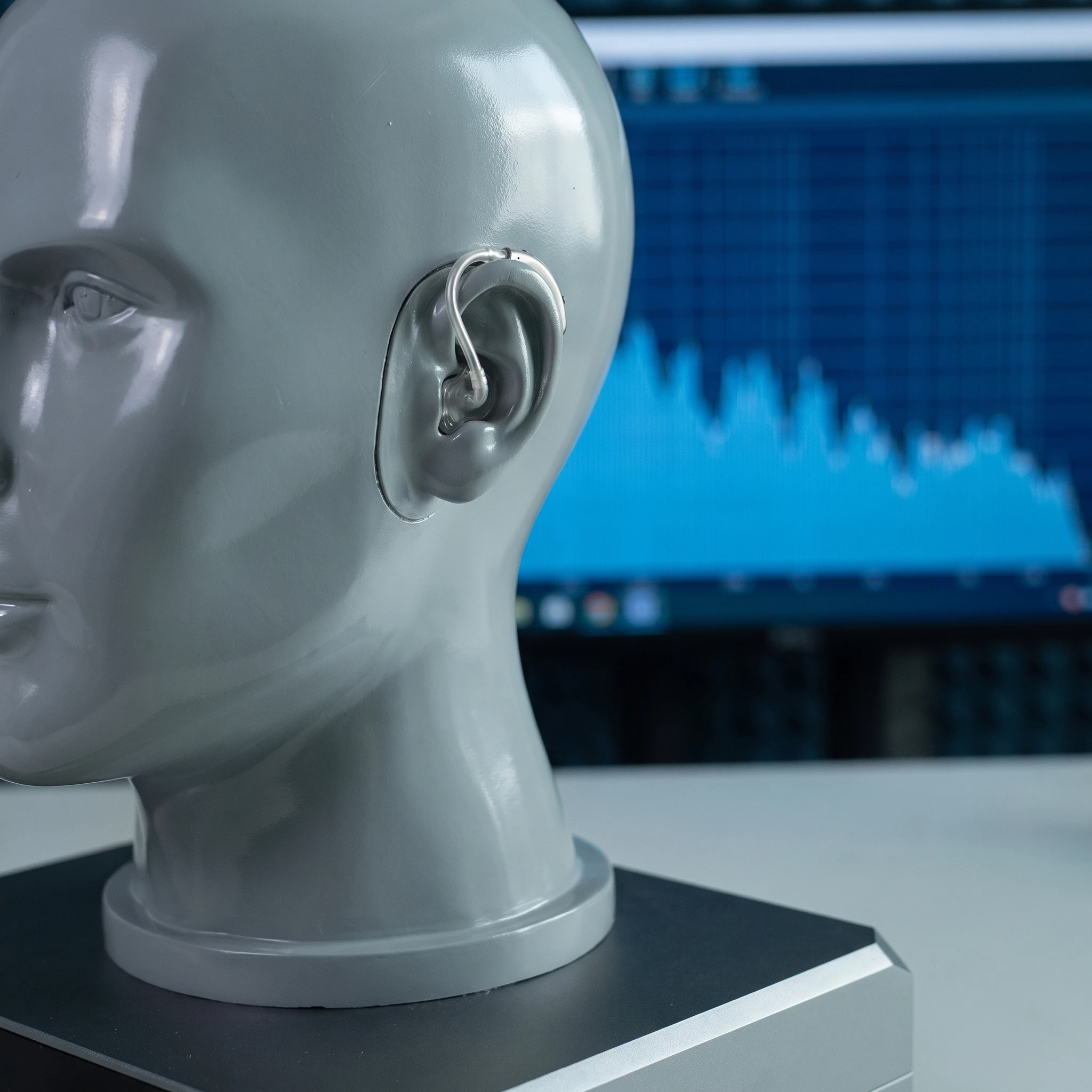 High Fidelity Hearing Aid Demonstrator Life-like Human Head Design