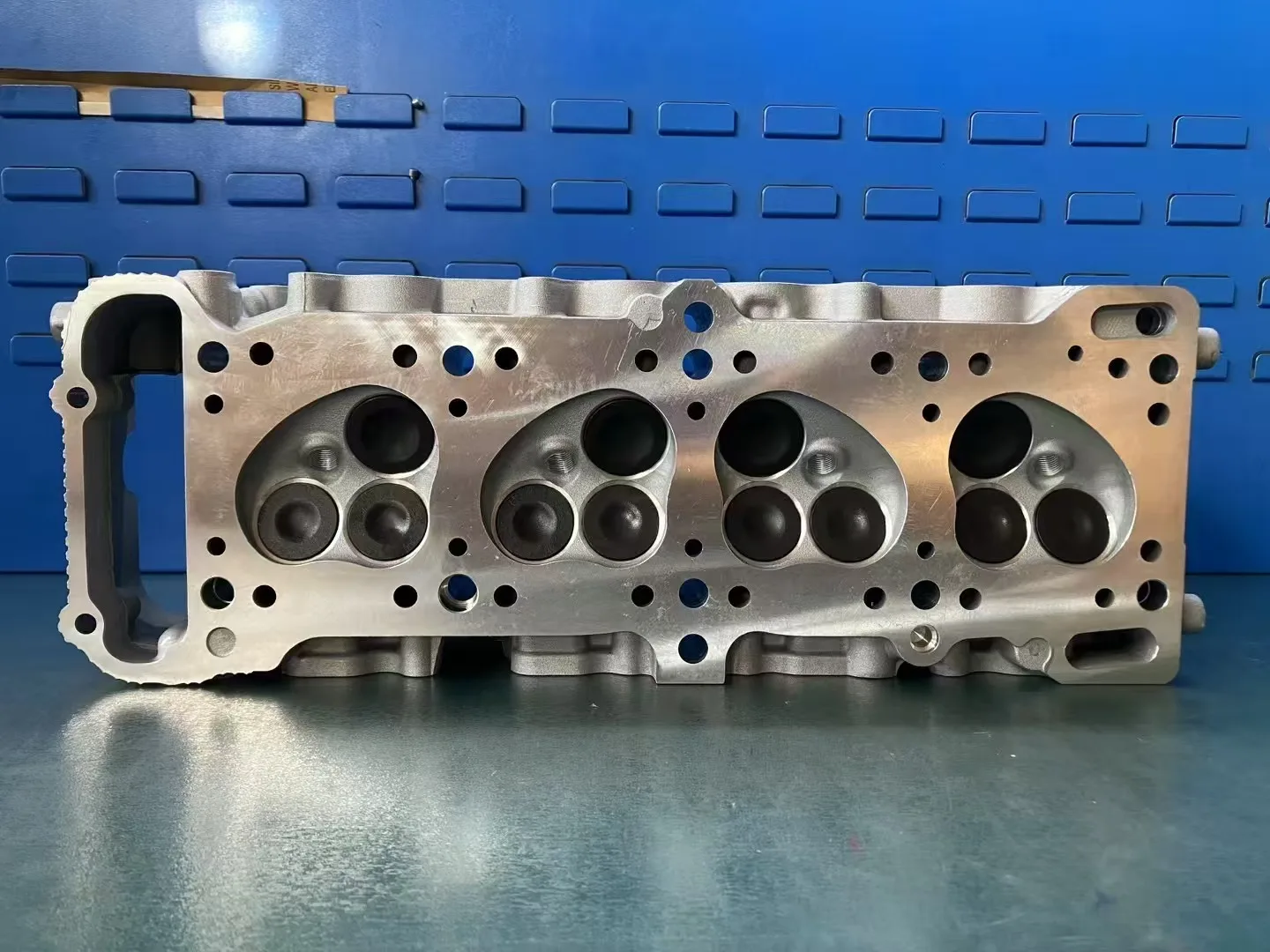 Factory Wholesale B2600 2.6L Cast Iron And Aluminium Engine Cylinder Head Fits For Mazda And FAW G6 Cars New