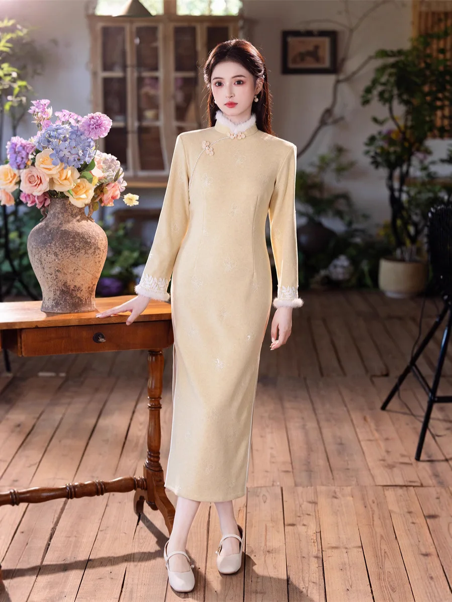 

2025 Winter New Thickened Hairy Embroidered sequins Long Cheongsam with Buckle and Standing Collar Qipao