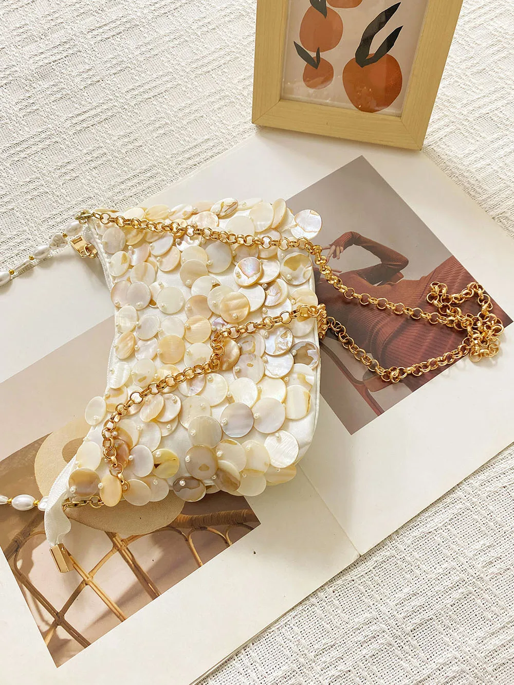 

New Beige Shell Handbag Beaded Design Mini Shoulder Bags Fashion Crossbody Bag Mobile Phone Bags For Women Daily Party Use