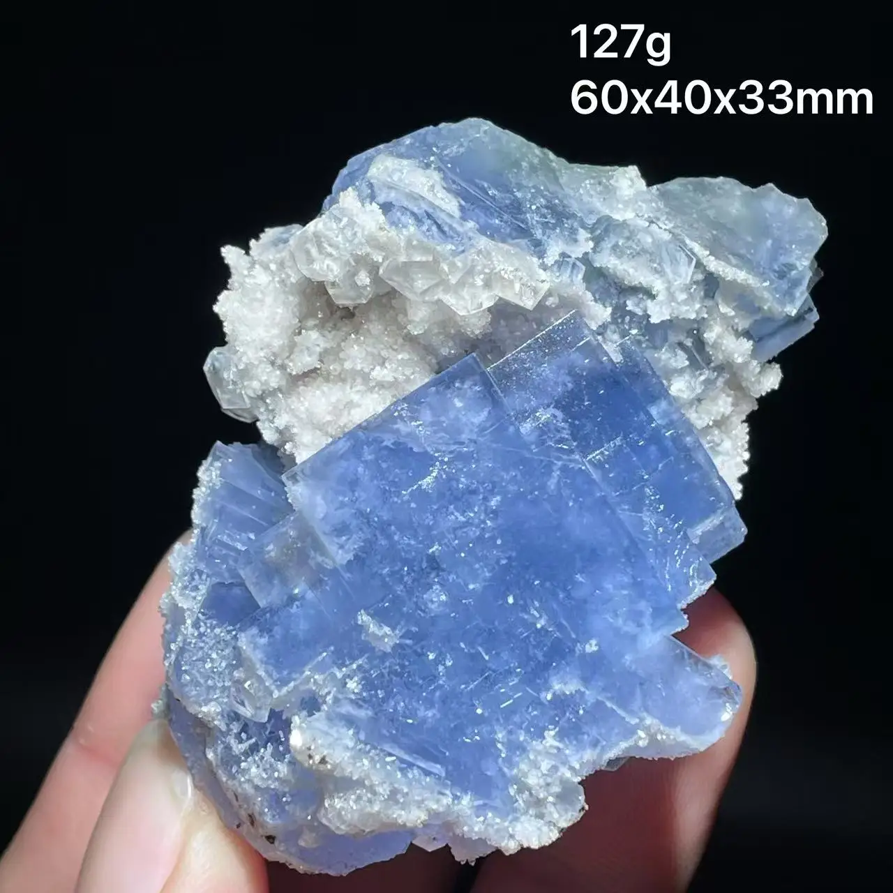 The new 100% natural blue firefly stone calcite quartz UV pink mineral specimen comes from Yaogangxian