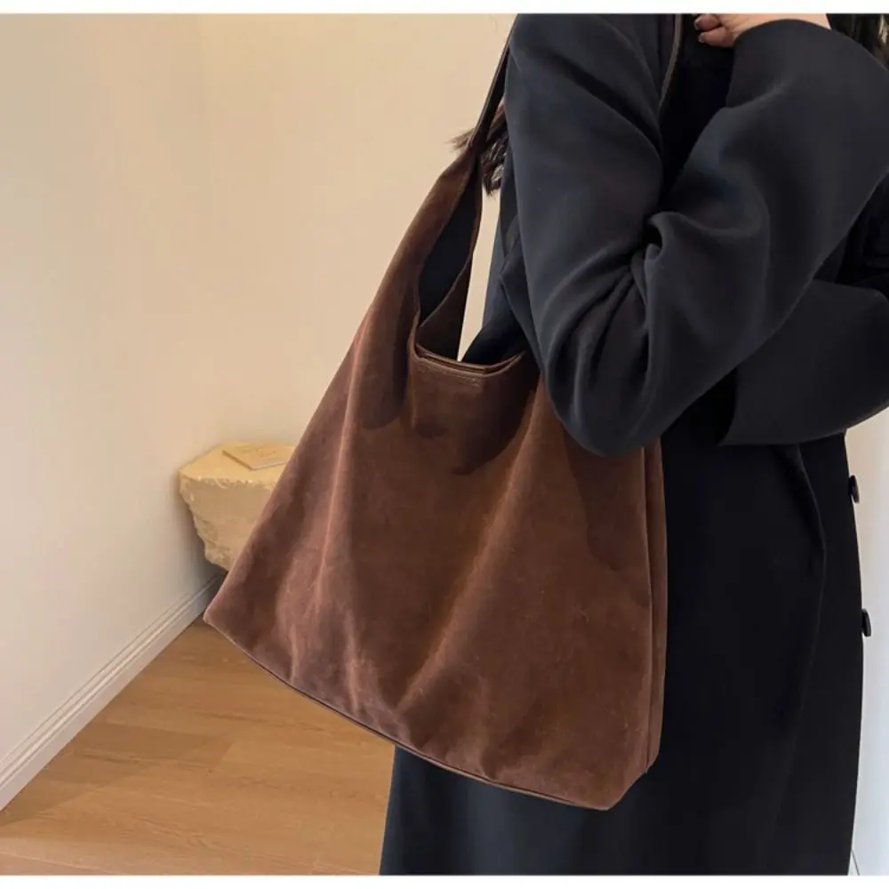 Neue Herbst- und Winter-Vintage-Damenhandtasche, modische, einfarbige Wildleder-Umhängetasche, schlicht mit Knopf, vielseitige Bucket-Bag – Detail 10