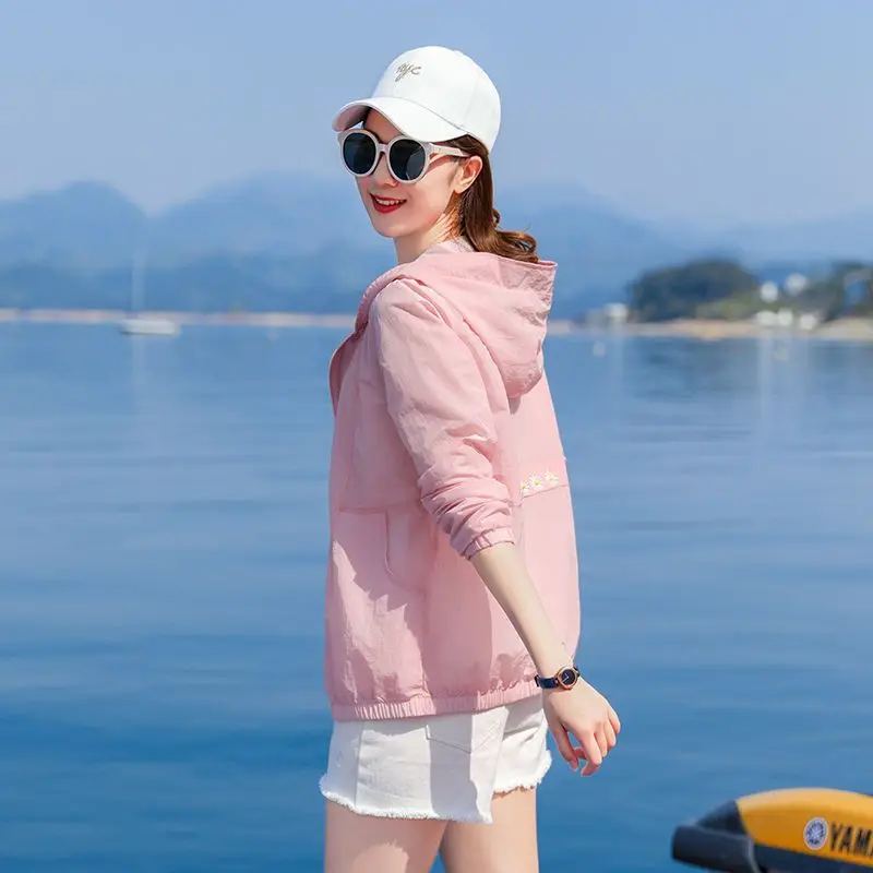 Korean Style Windbreak Women\'s Spring Jackets 2024 Summer Slim Sunscreen Clothing White Hooded Coat Zipper Jacket Femme Thin