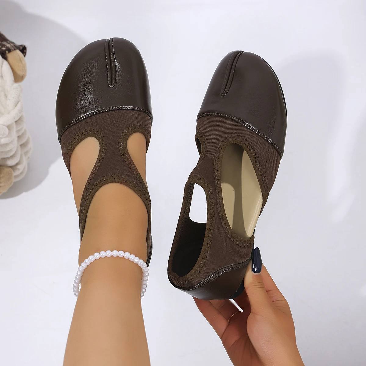 Tabi Damen Flache Schuhe Split Toe Bequeme Ballerinas aus Weichem Kunstleder Atmungsaktive Mokassins mit Ausschnitten Retro Casual Sommerschuhe Damen Slipper Leichte Modische Halbschuhe – Detail 8