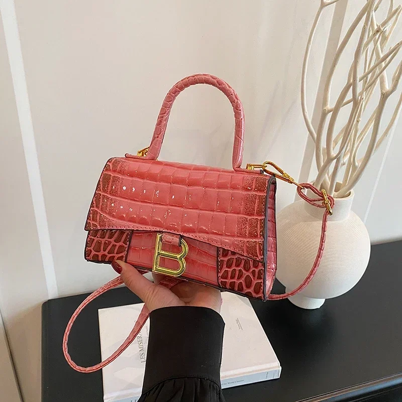 

Fashion-Forward Women's Shoulder Bag Luxury Designer Crossbody Handbag Leather Tote Elegant Ladies Classic Purse