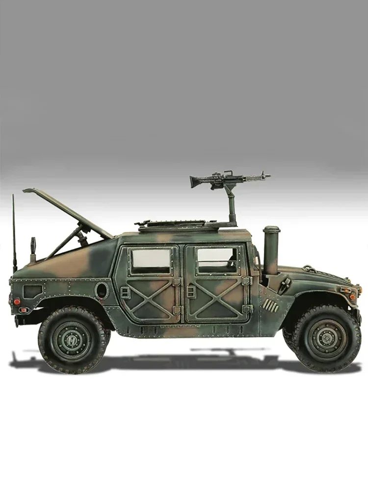 Academy 13241 Kit modello di giocattoli per assemblaggio di auto armate americane M1025 in scala 1/35