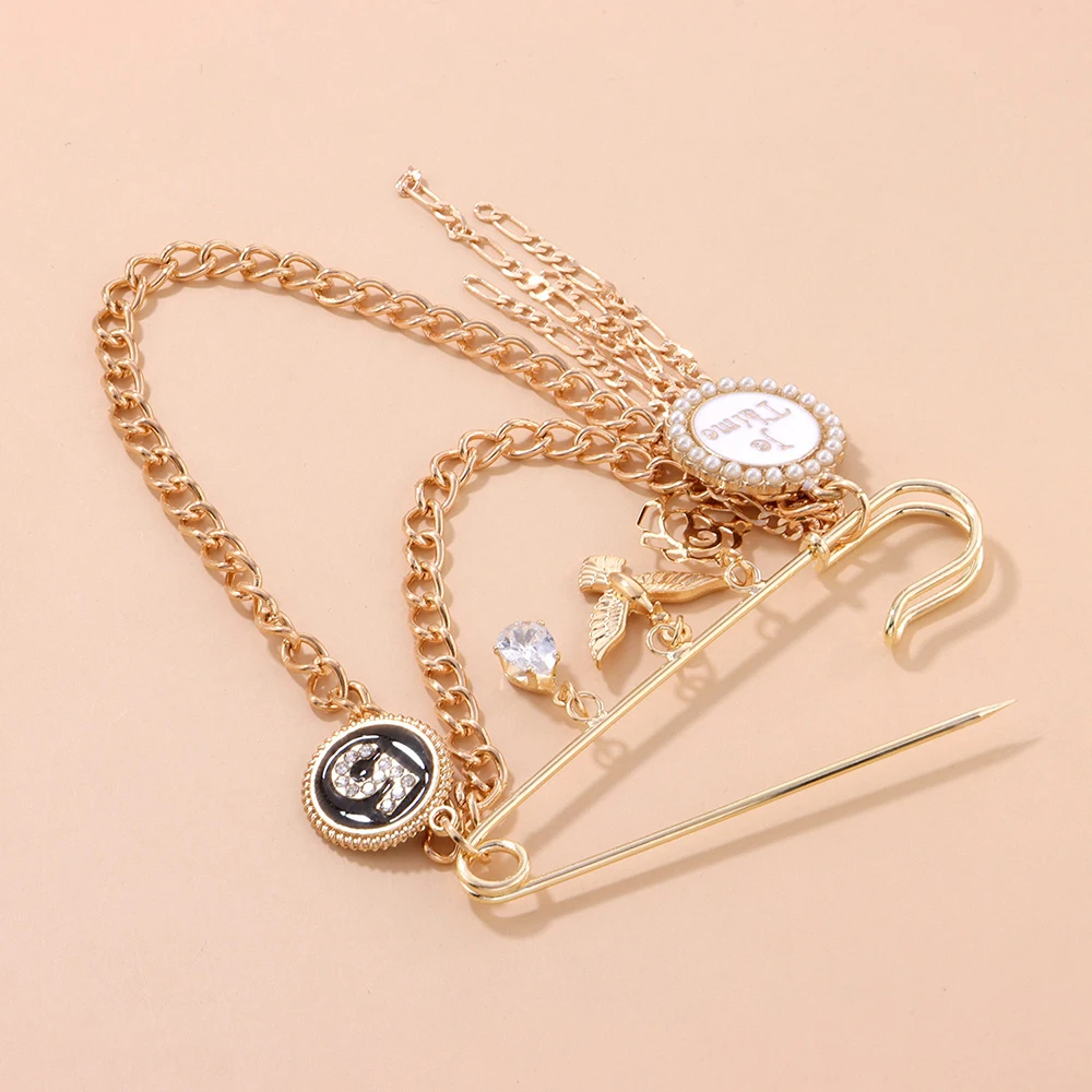 New Tassel Suit Brooch Pins Cute Mini Eagle Number 5 Card Je Taime Sign Multi-Layers Chains Dangle Corsage Accessories Props