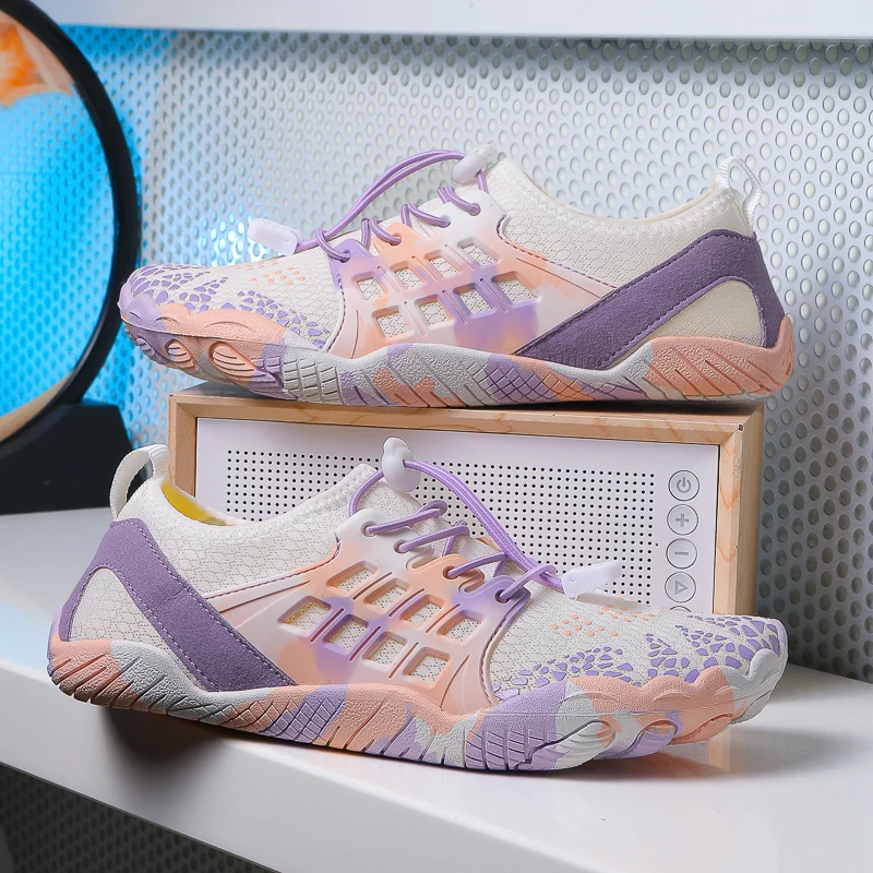 

A pair of children's summer sports fitness shoes, quick-drying drainage water-resistant beach shoes, sizes 35-42，WK--K060