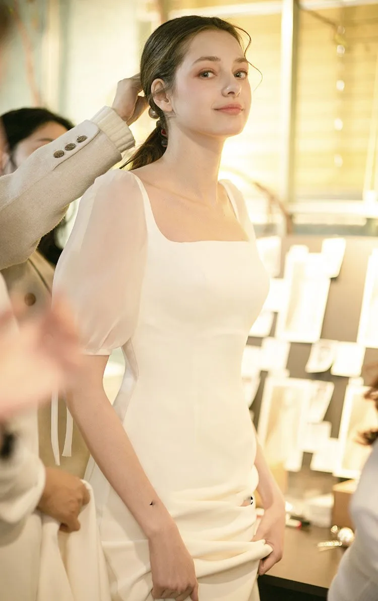 2024年新作 アウトドアウェディングドレス エレガント シンプル スリム サテン 韓国風 レトロ パフスリーブ 結婚式 披露宴 お出かけ ベール