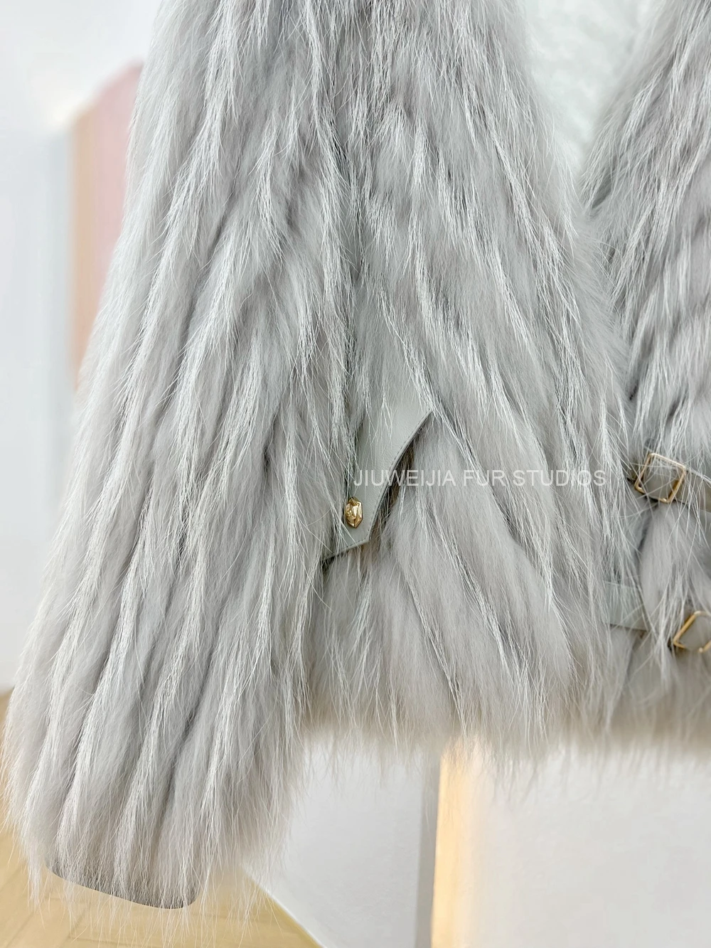2026 Winter New Fur Strip Sewed Together Short Style Thin Raccoon Fur Fox Fur Coat Young Women's Coat