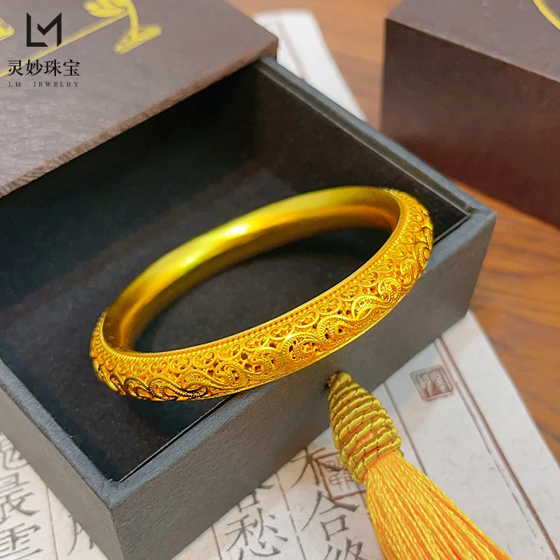 

Women's Snowy Filigree Bangle, 24K Gold, AU999 | Distressed gold with embossed texture, rustic-festive snowy wishes.