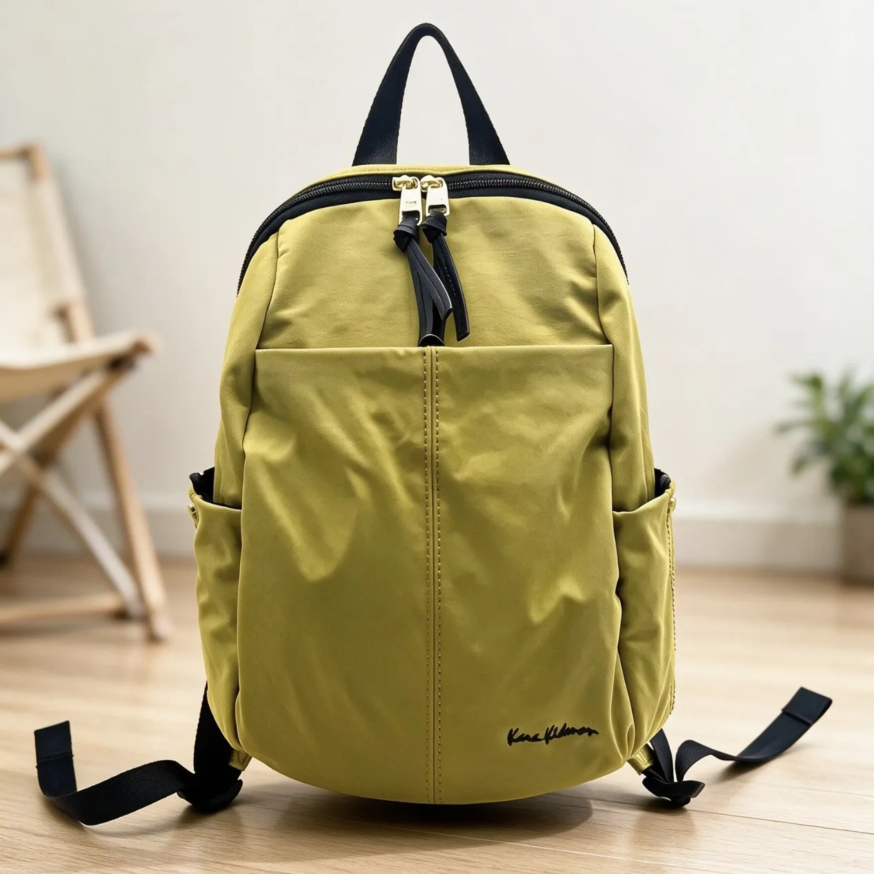 Lightweight Large-capacity Casual Backpack Nylon Waterproof and Wear-resistant Backpack Load-reducing Schoolbag