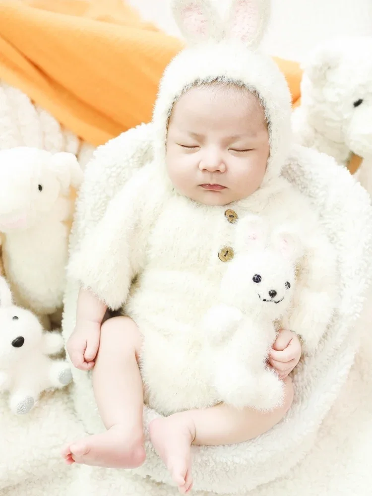 

Newborn rabbit full moon photography props Newborn baby photography clothes Newborn baby postpartum photos 신생아