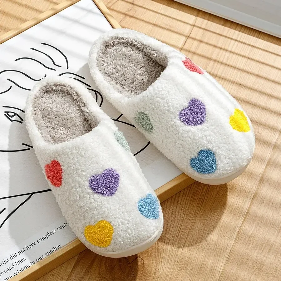 Pantoufles multicolores pour femmes, design mignon petit cœur, chaussures de maison, amour romantique, confortables, plates, cadeau pour fille et ami, hiver