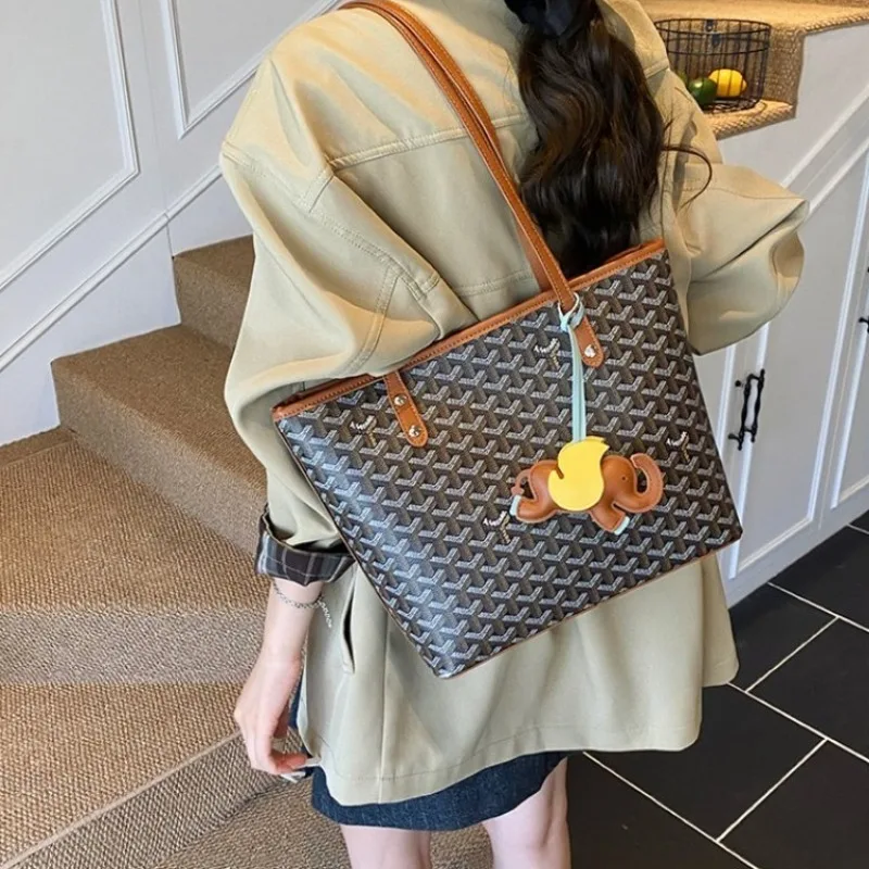 

Women's Travel Crossbody Bag Secure Design For Vacation Trips And Exploring New Cities Reliable Travel Companion