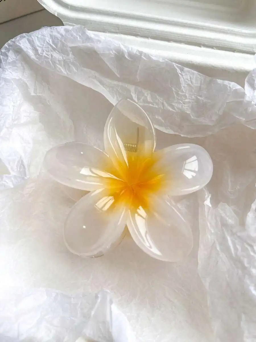 

7.5cm Flower Jelly Hair Claw Clip White Yellow Lightweight Plastic Hair Accessory For Women