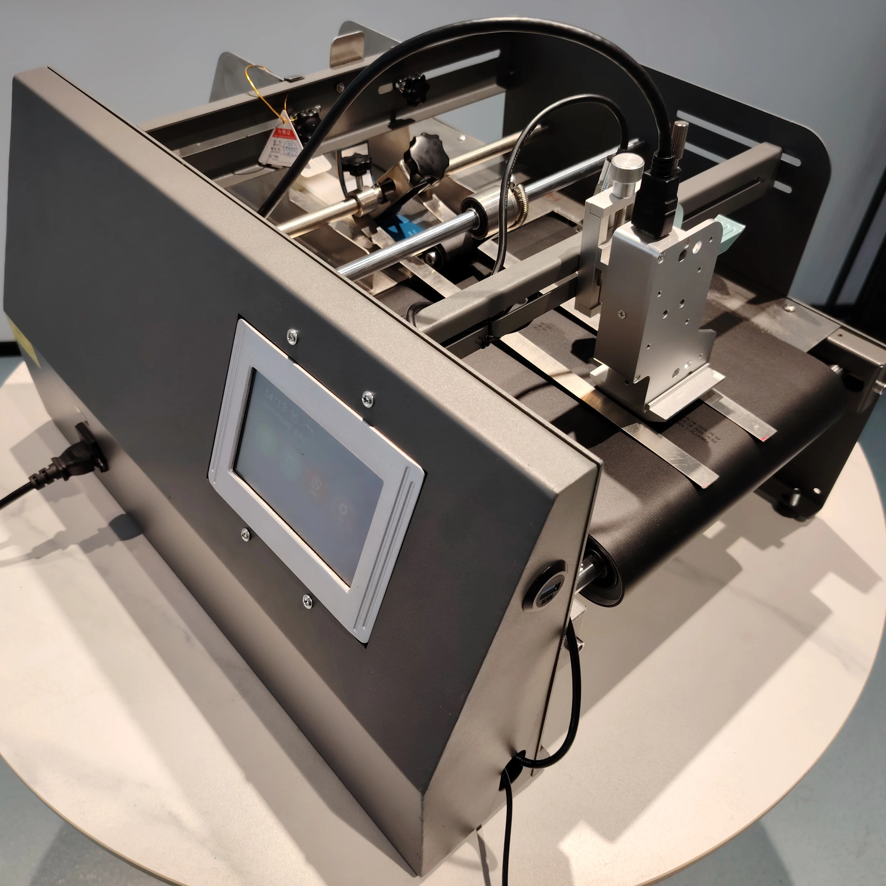 

Термальный струйный онлайн-принтер TIJ для пейджинга, автоматический многофункциональный струйный принтер для кодирования QR-кодов и даты истечения срока годности