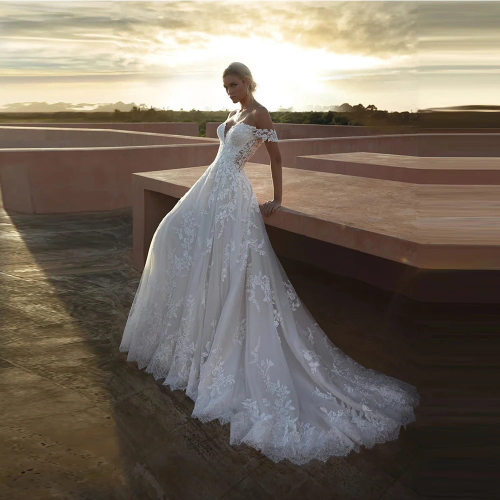 Customized New A-line V-neck Elegant Wedding dress Sexy backless floor-length bridal dress Beach Romantic wedding Bridal party