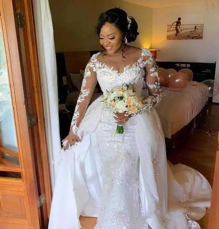 Customized African Wedding Dresses Lace Long Sleeve Round Mermaid Bridal Wedding Dress With Detachable Overskirt Neck Custom Mad