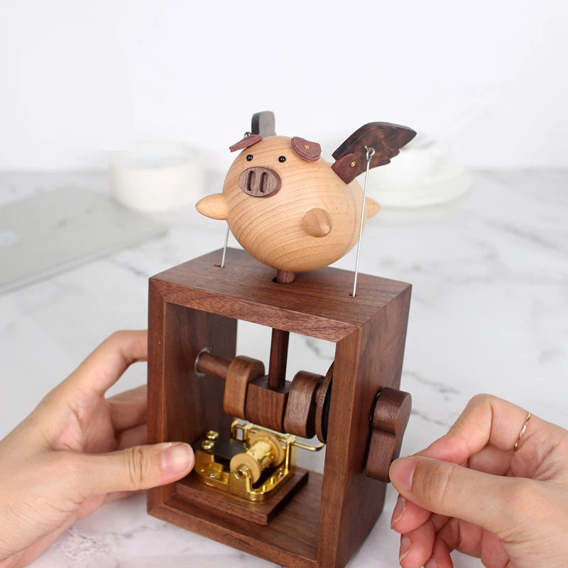 Hand-Cranked Mechanical Small Flying Pig Music Box Birthday Wedding Girlfrend Gift Home Decor Solidwood Ornament Handicrafts