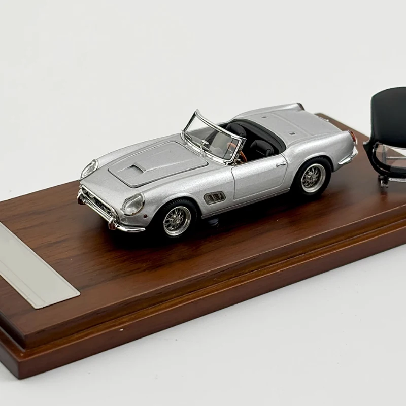 Original 1:64 Scale 250 GT SWB California Simulation Resin Car Model Classic Collectible Ornament Toys Souvenir