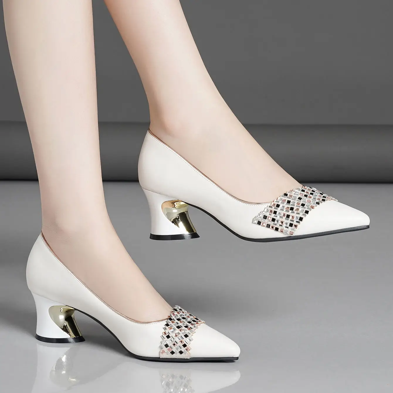 Rhinestones delicate pointed high heels with shallow-mouthed single shoes