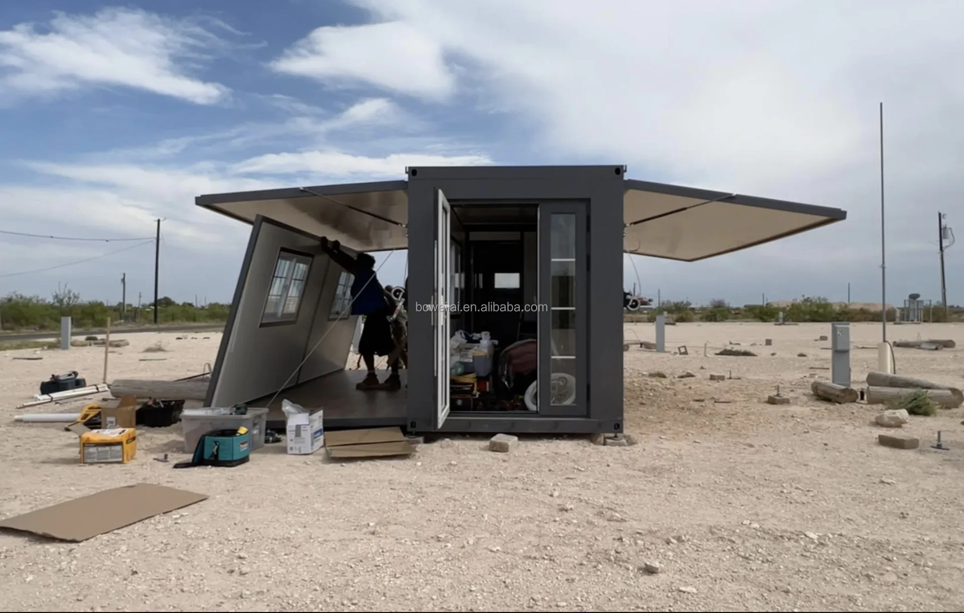 منزل حاوية حديث قابل للتوسيع مكون من 3 غرف نوم بطول 20 قدمًا - 40 قدمًا مع سطح وشرفة مغطاة للفيلات