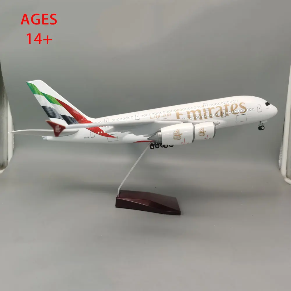 لعبة طائرة راتنج مع إضاءة وعجلات ، A380 مجموعة طائرات دييكاست ، طائرة ايرباص ، جديدة ، 1: مقياس الإمارات ، 46