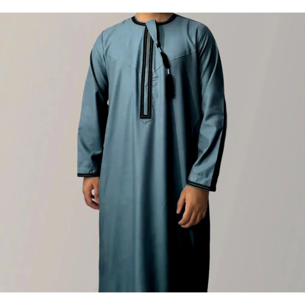 溢れる！ ソリッドカラーラウンドネック刺繍厚いタッセルローブ、アラビアサウジメンズ長袖スタイル目を引く