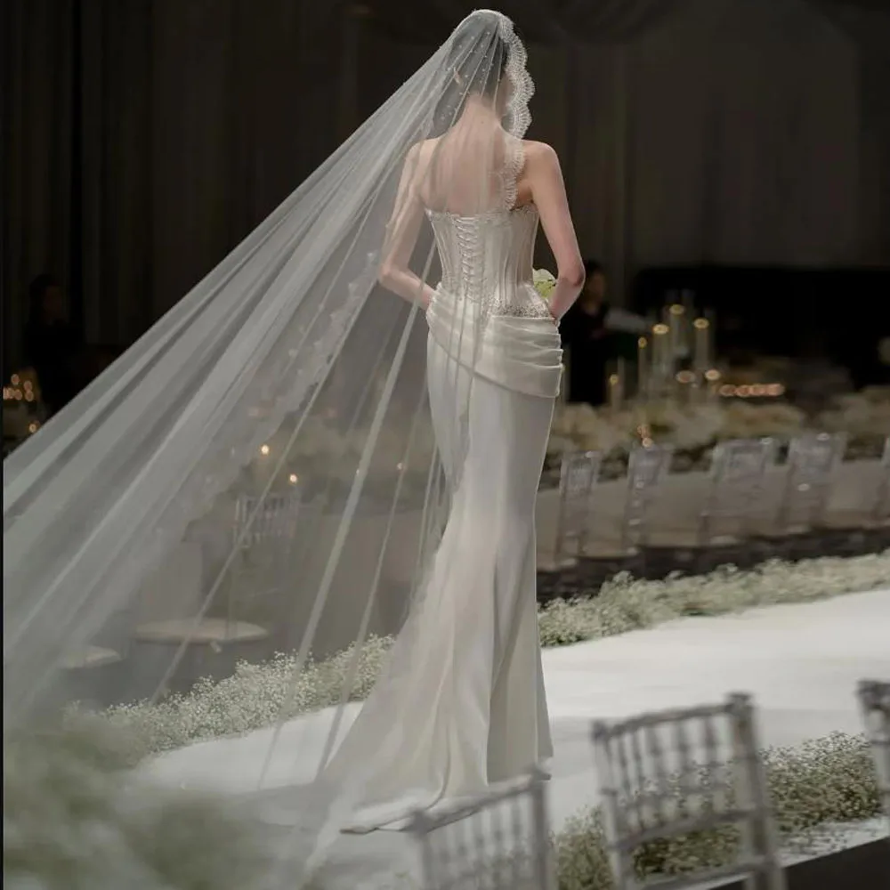 ชุดแต่งงานทรงเมอร์เมดแบบคอร์เซ็ทไร้สาย ปรับแต่งได้ ประดับลูกปัด ผ้าซาติน จับจีบ ทรงเข้ารูป สีขาว ยาว