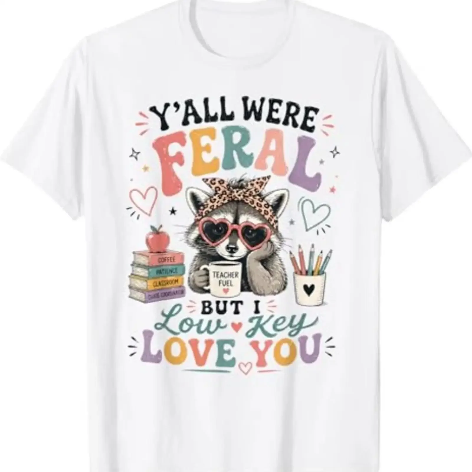 Camiseta con estampado gráfico vintage lavado de mapache café helado, estilo streetwear, elegante, suave y elástica, con la frase 'Y'all were Feral But I Low Key Love You'.