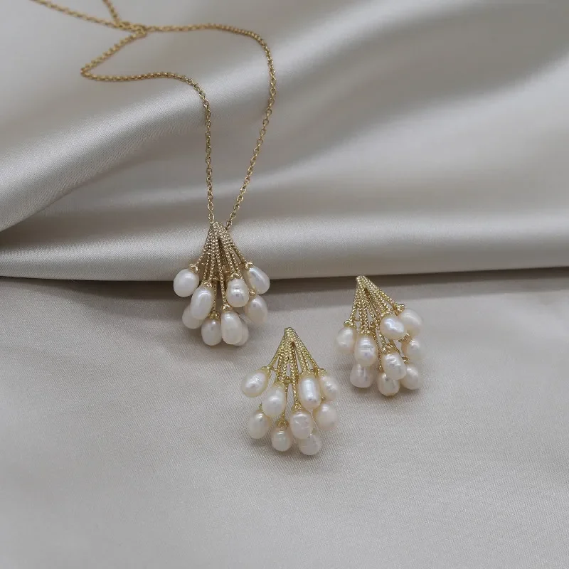 Korea Hot Selling Fashion Jewelry Natural Freshwater Pearl Handmade Earrings Necklace Elegant Women Party Accessories