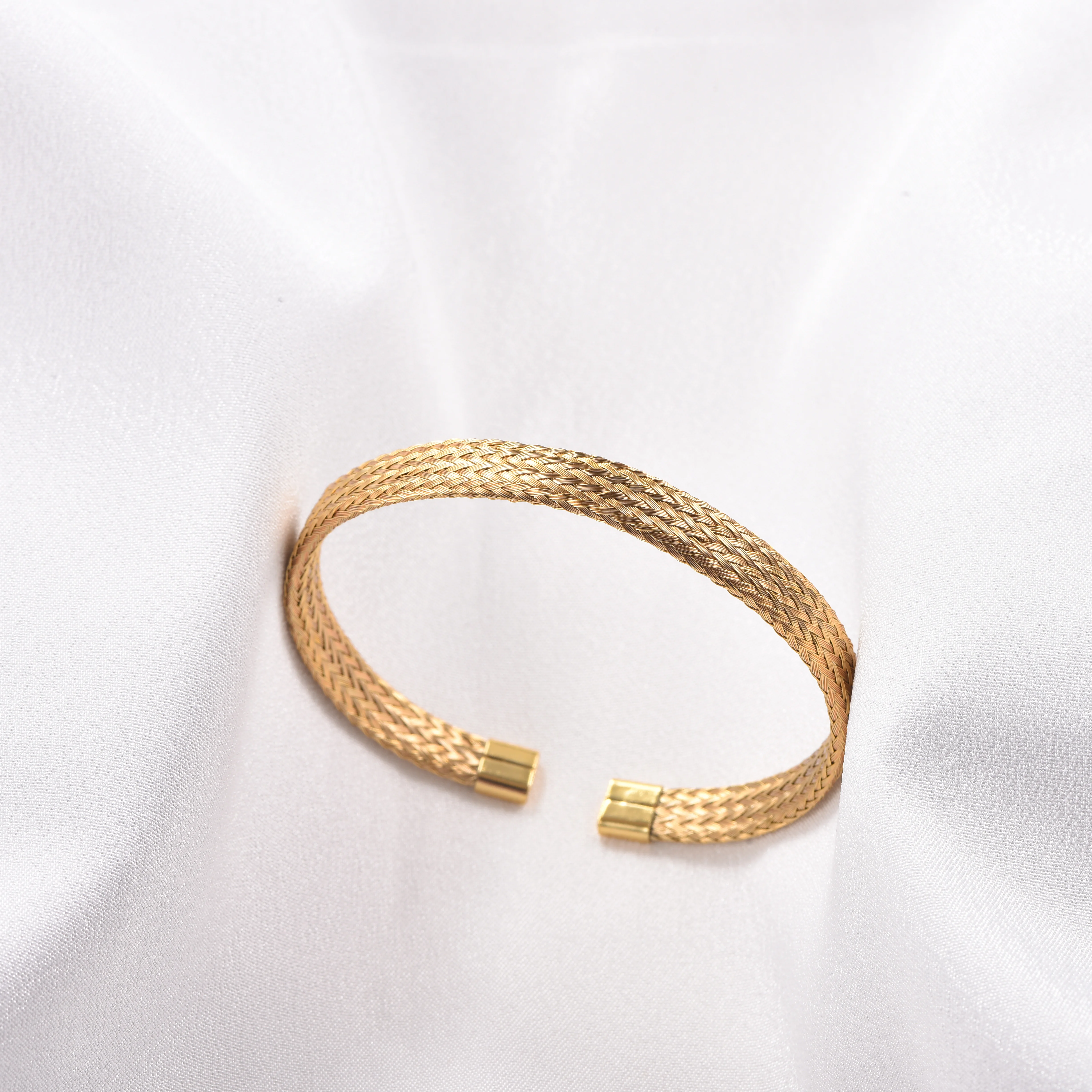 Verstellbares offenes Manschetten-Mesh-Armband, vergoldeter/versilberter Edelstahl, geflochtener Armreif, minimalistischer Fischgrät-Schmuck, Geschenk – Detail 5