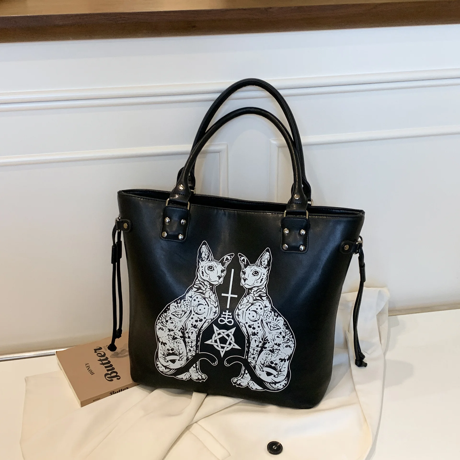 

2025 New Versatile Fashion Dark Series Gothic Punk Cat Pentagram Tote Bag Large Capacity Shoulder Bag Commuter Bag
