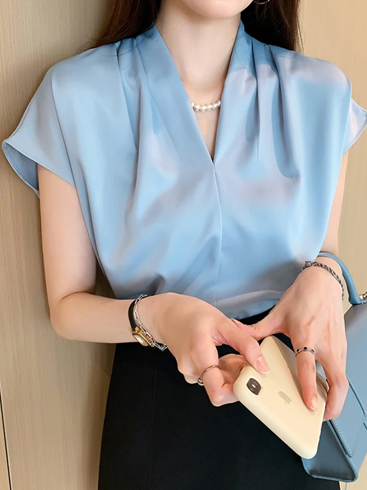 

Синяя атласная женская блузка с V-образным вырезом, модный шифоновый топ в корейском стиле, свободный крой, с кружевными вставками, для повседневной носки