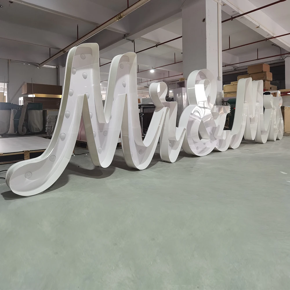 Wholesale Customization Led Lighted Large Mr&Mrs Letters 4ft Marquee Letters For Wedding Decoration