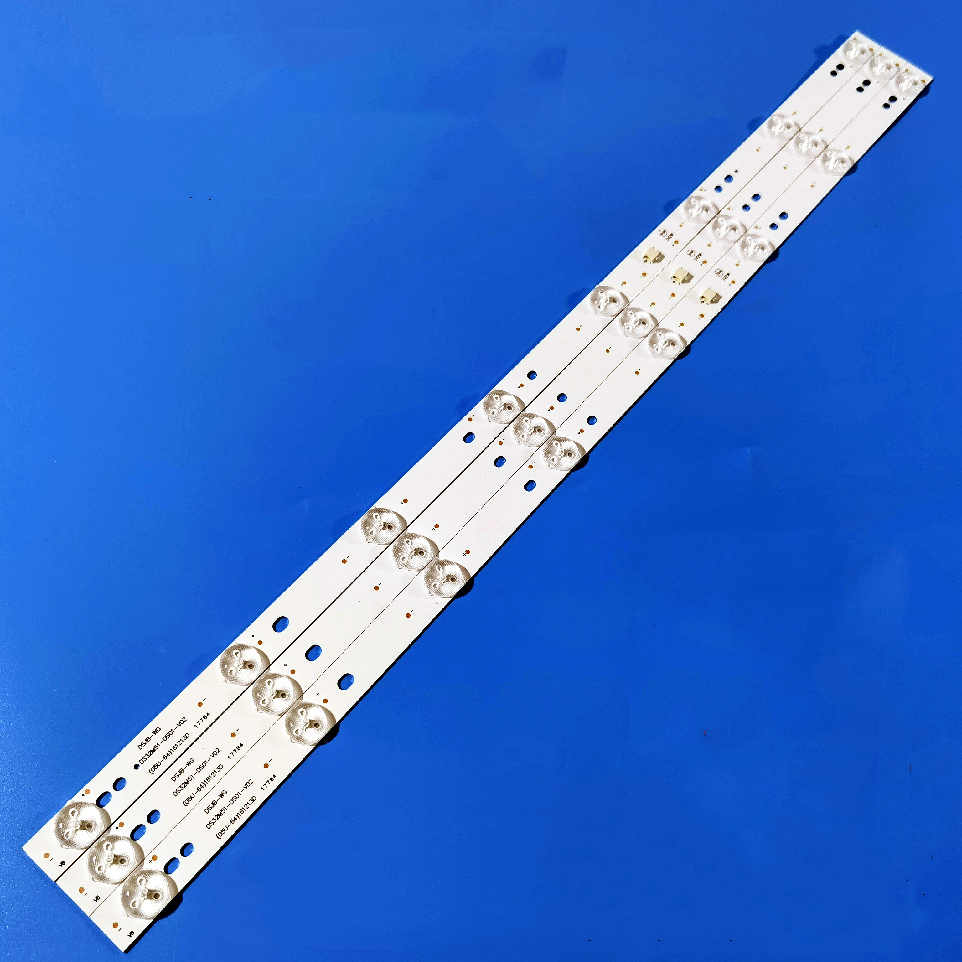 

LED strip For 32LEM-3025/T2C 32LEM-3035/T2C 32LEX-5025/T2C 32F1 T32S T32FUZ X32S 32H11T STV-32LED13W DS32M51-DS01-V02 (05U-64)